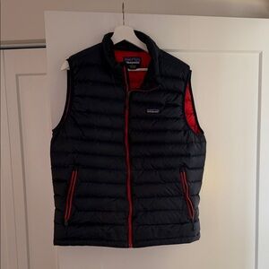 Patagonia Men's Navy and Red Quilted Vest
